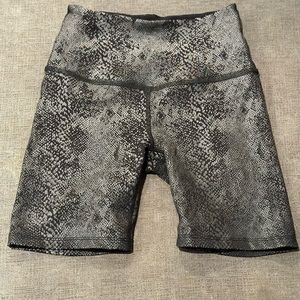 LIKE NEW! Beyond Yoga Biker Shorts| Color Black/Metallic| Size XS